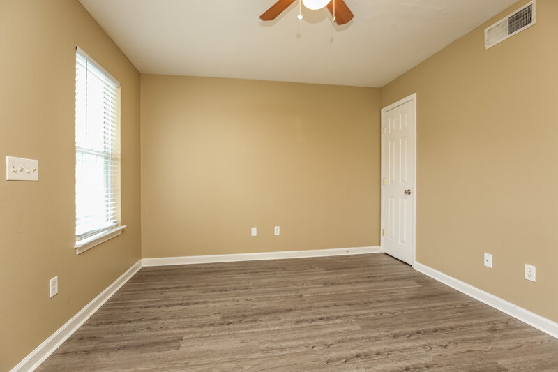 1,565/Mo, 4080 Nir Shreibman Blvd Apt 13 La Vergne, TN 37086 Living Room View