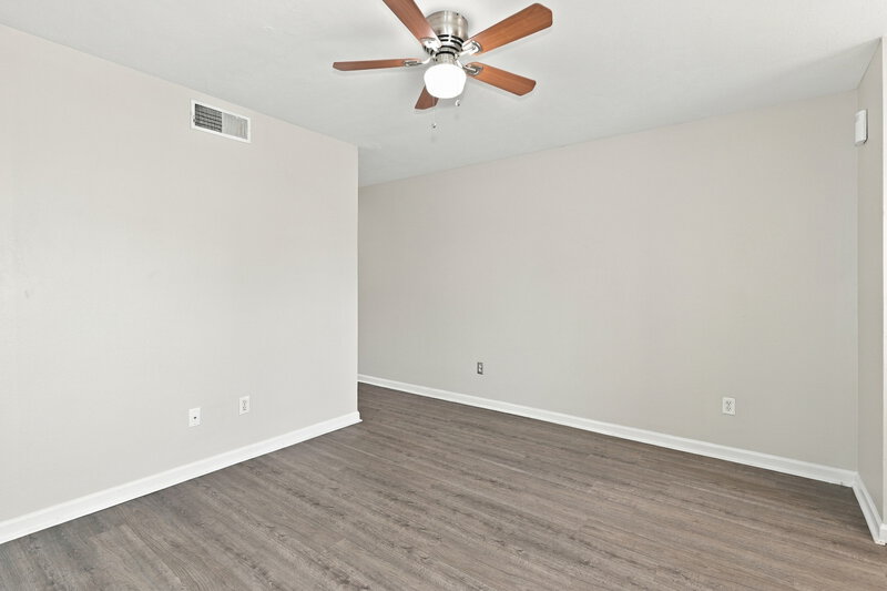 1,535/Mo, 4080 Nir Shreibman Blvd Apt 13 La Vergne, TN 37086 Living Room View 2