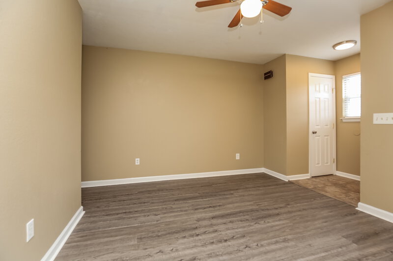 1,565/Mo, 4080 Nir Shreibman Blvd Apt 13 La Vergne, TN 37086 Living Room View 2
