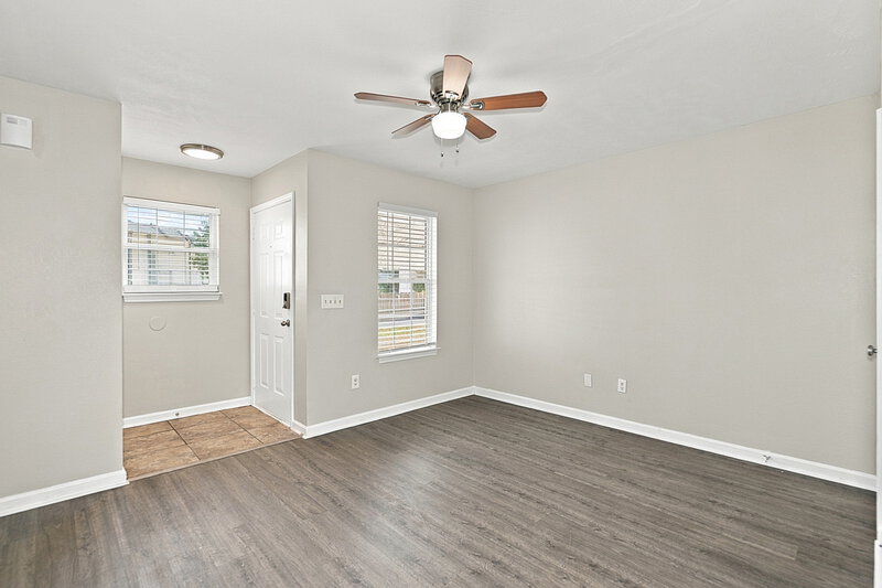 1,535/Mo, 4080 Nir Shreibman Blvd Apt 13 La Vergne, TN 37086 Living Room View 3