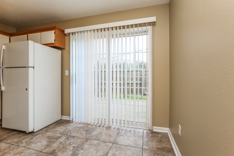 1,565/Mo, 4080 Nir Shreibman Blvd Apt 13 La Vergne, TN 37086 Dining Room View