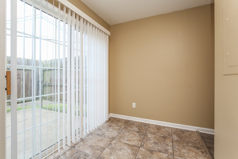 1,565/Mo, 4080 Nir Shreibman Blvd Apt 13 La Vergne, TN 37086 Dining Room View 2