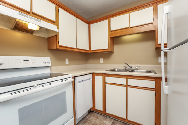1,565/Mo, 4080 Nir Shreibman Blvd Apt 13 La Vergne, TN 37086 Kitchen View