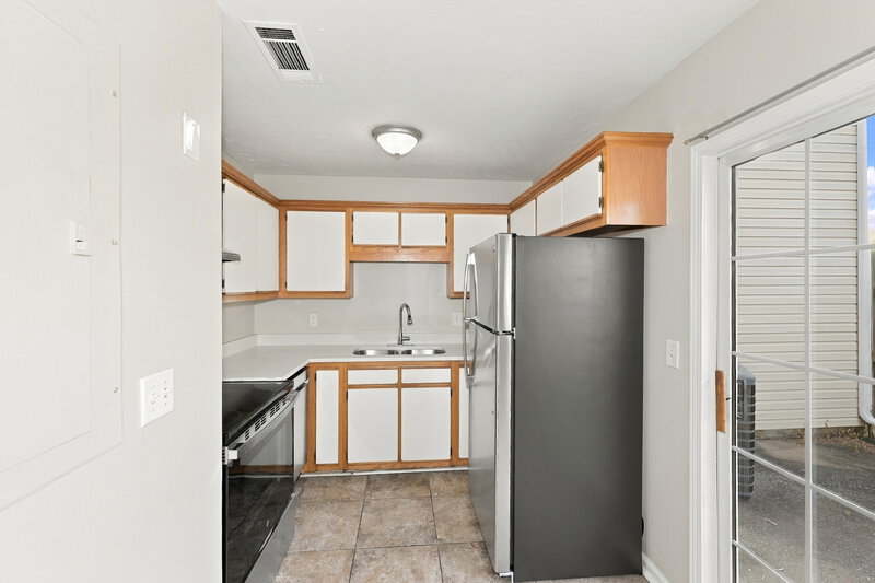 1,535/Mo, 4080 Nir Shreibman Blvd Apt 13 La Vergne, TN 37086 Kitchen View