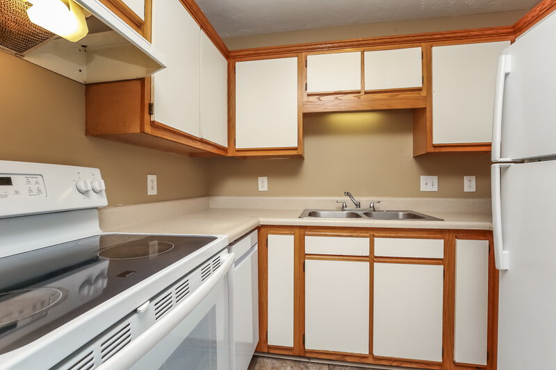 1,565/Mo, 4080 Nir Shreibman Blvd Apt 13 La Vergne, TN 37086 Kitchen View 2