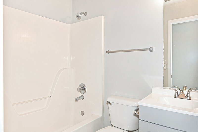 1,535/Mo, 4080 Nir Shreibman Blvd Apt 13 La Vergne, TN 37086 Bathroom View