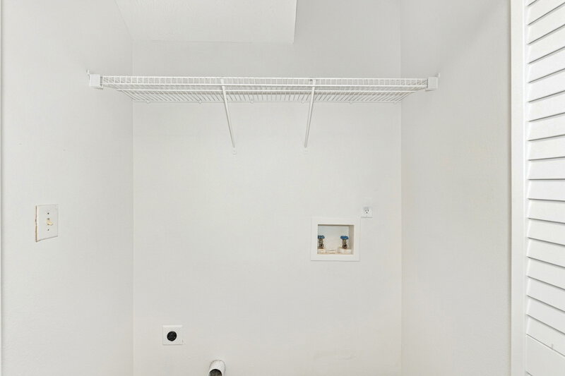 1,535/Mo, 4080 Nir Shreibman Blvd Apt 13 La Vergne, TN 37086 Laundry Room View