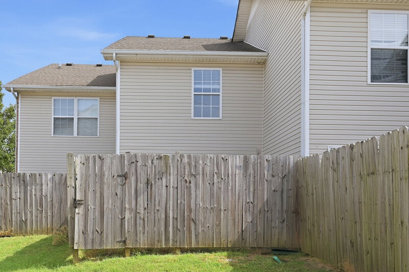 1,535/Mo, 4080 Nir Shreibman Blvd Apt 13 La Vergne, TN 37086 Rear View