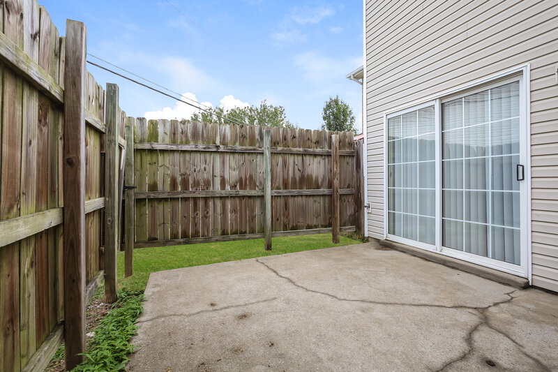 1,565/Mo, 4080 Nir Shreibman Blvd Apt 13 La Vergne, TN 37086 Rear View