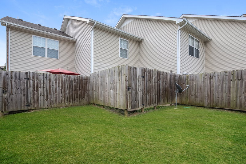 1,565/Mo, 4080 Nir Shreibman Blvd Apt 13 La Vergne, TN 37086 Rear View 4