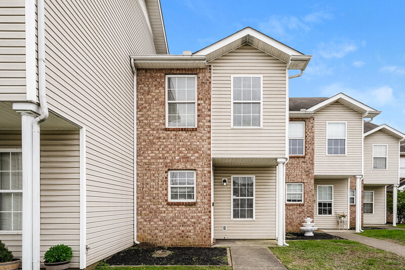 1,450/Mo, 4080 Nir Shreibman Blvd Apt 4 La Vergne, TN 37086 External View