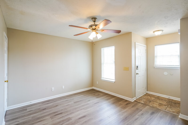 1,450/Mo, 4080 Nir Shreibman Blvd Apt 4 La Vergne, TN 37086 Living Room View