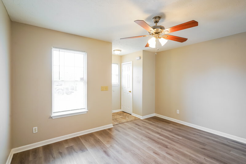 1,450/Mo, 4080 Nir Shreibman Blvd Apt 4 La Vergne, TN 37086 Living Room View 3