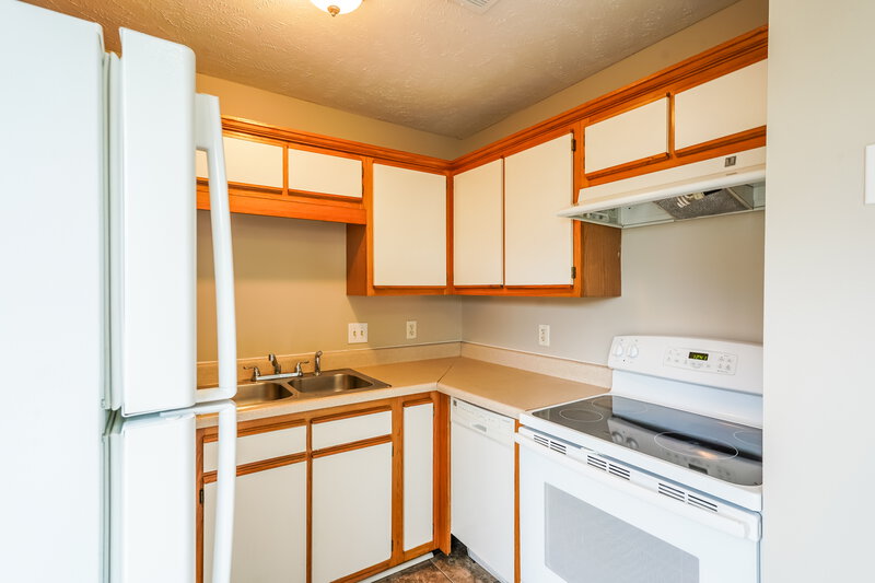 1,450/Mo, 4080 Nir Shreibman Blvd Apt 4 La Vergne, TN 37086 Kitchen View