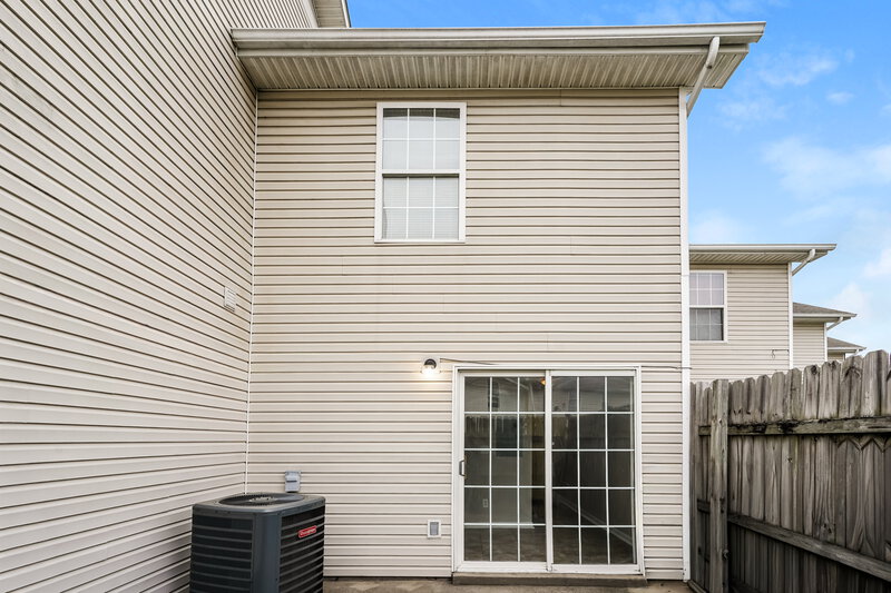 1,450/Mo, 4080 Nir Shreibman Blvd Apt 4 La Vergne, TN 37086 Rear View