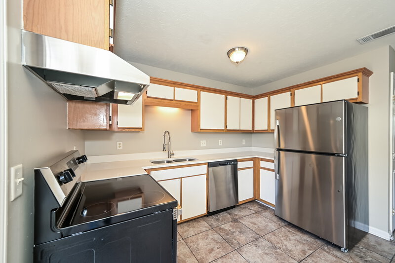 1,430/Mo, 4080 Nir Shreibman Blvd Apt 5 La Vergne, TN 37086 Kitchen View 2