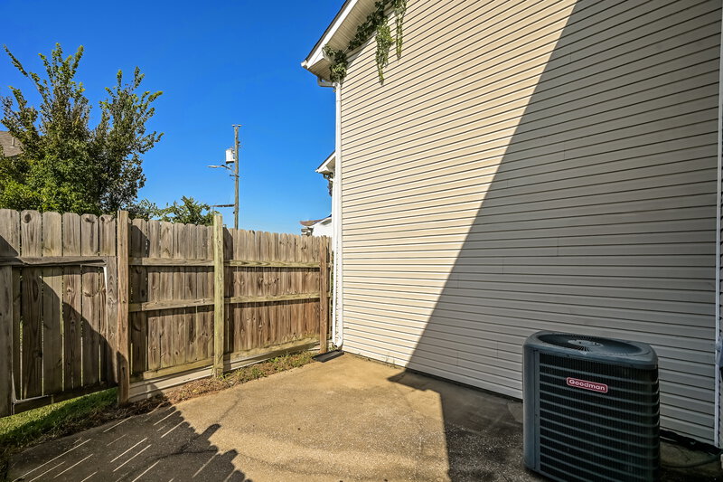 1,430/Mo, 4080 Nir Shreibman Blvd Apt 5 La Vergne, TN 37086 Side View