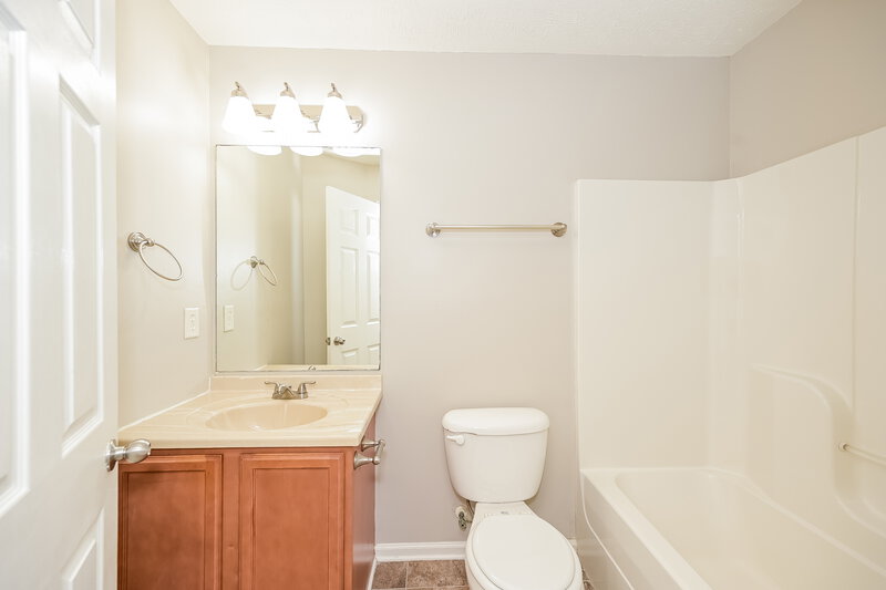 1,760/Mo, 3007 RG Buchanan Dr La Vergne, TN 37086 Main Bathroom View