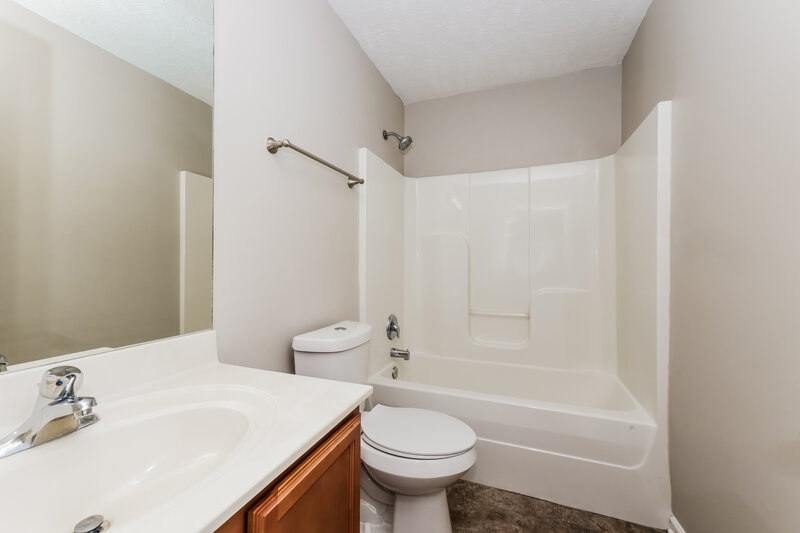 1,895/Mo, 3007 RG Buchanan Dr La Vergne, TN 37086 Main Bathroom View