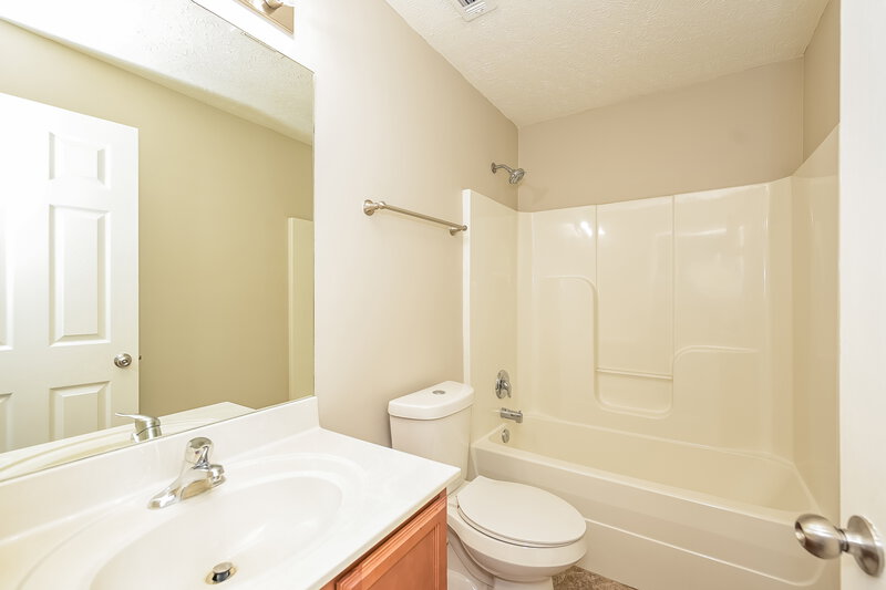 1,760/Mo, 3007 RG Buchanan Dr La Vergne, TN 37086 Bathroom View