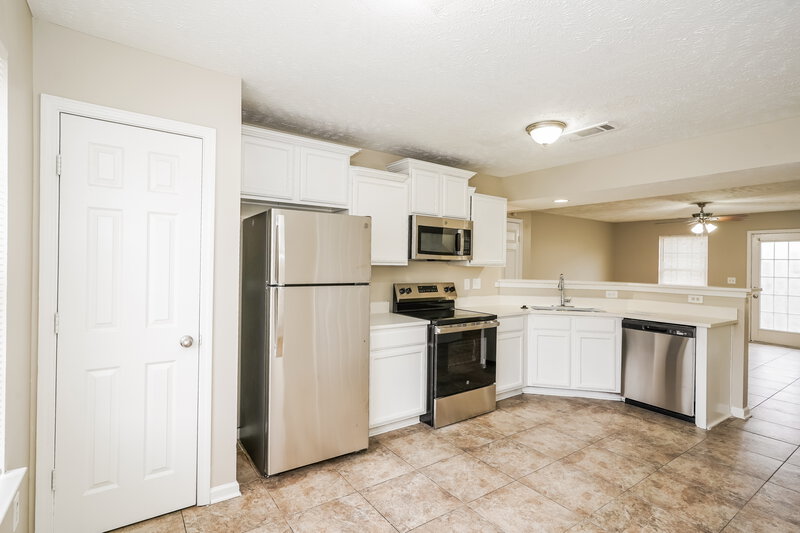 1,585/Mo, 3011 RG Buchanan Dr La Vergne, TN 37086 Kitchen View 2