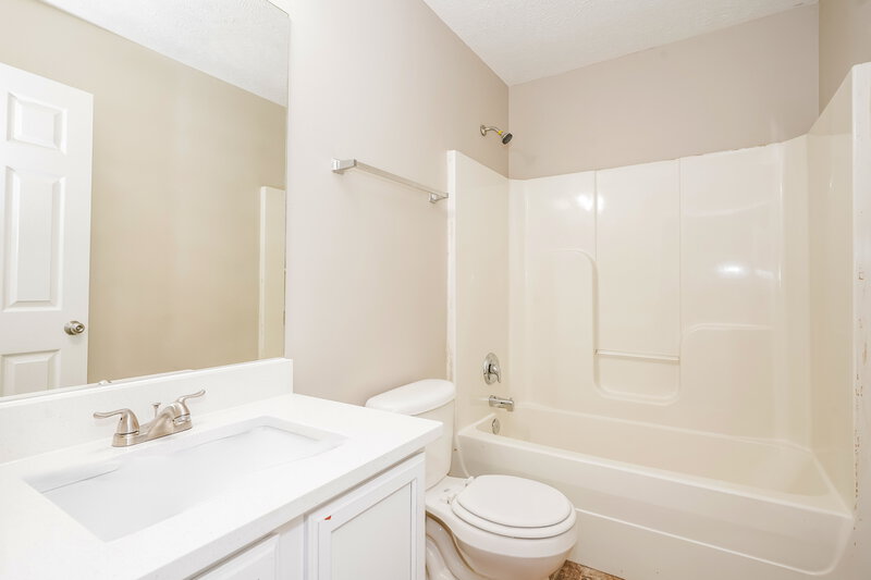 1,585/Mo, 3011 RG Buchanan Dr La Vergne, TN 37086 Main Bathroom View