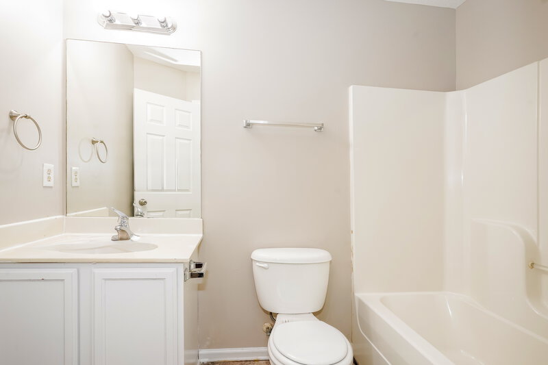 1,585/Mo, 3011 RG Buchanan Dr La Vergne, TN 37086 Bathroom View