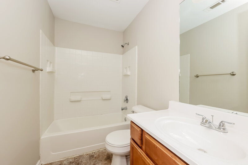 1,490/Mo, 8047 Logan Dr La Vergne, TN 37086 Main Bathroom View 2