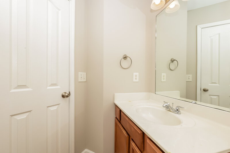 1,490/Mo, 8047 Logan Dr La Vergne, TN 37086 Bathroom View