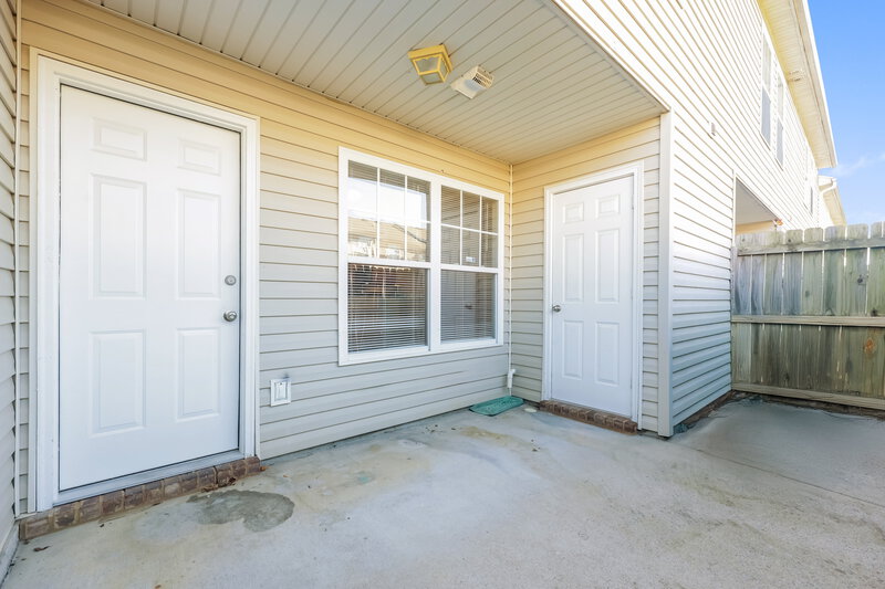 1,490/Mo, 8047 Logan Dr La Vergne, TN 37086 Rear View