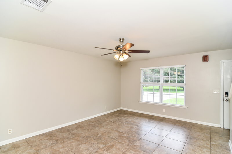 2,265/Mo, 145 Lyndhurst Dr La Vergne, TN 37086 Living Room View 2