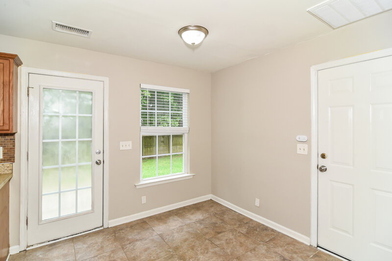 2,265/Mo, 145 Lyndhurst Dr La Vergne, TN 37086 Dining Room View 2