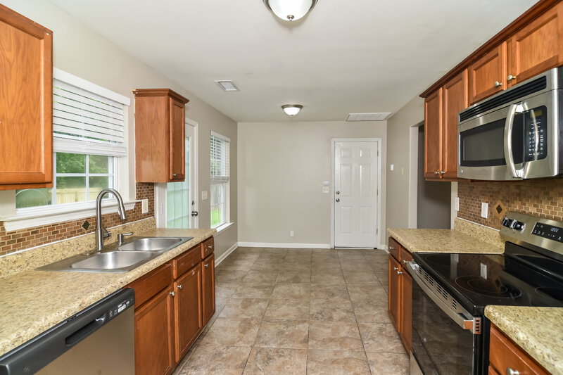 2,265/Mo, 145 Lyndhurst Dr La Vergne, TN 37086 Kitchen View