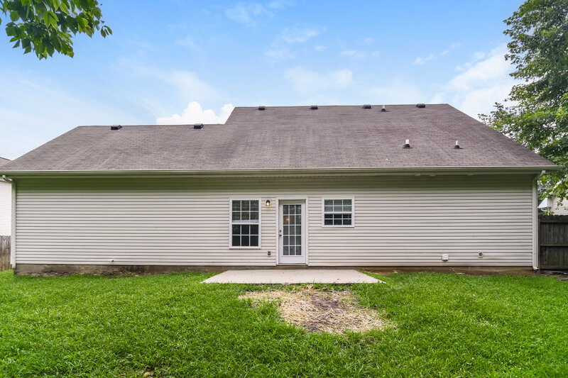 2,265/Mo, 145 Lyndhurst Dr La Vergne, TN 37086 Rear View