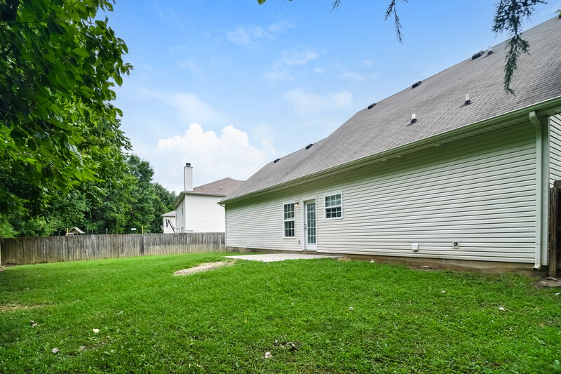 2,265/Mo, 145 Lyndhurst Dr La Vergne, TN 37086 Rear View 2