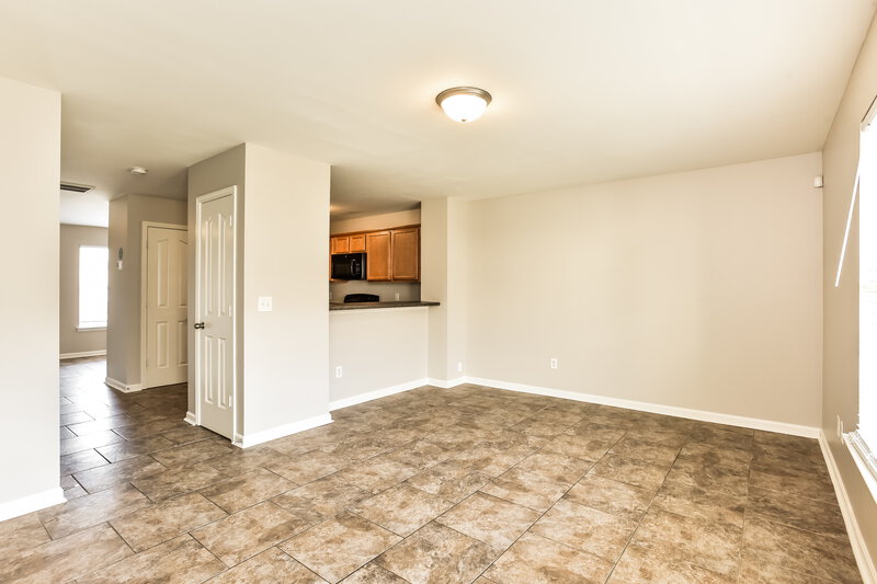 2,430/Mo, 8043 Logan Dr La Vergne, TN 37086 Living Room View 2