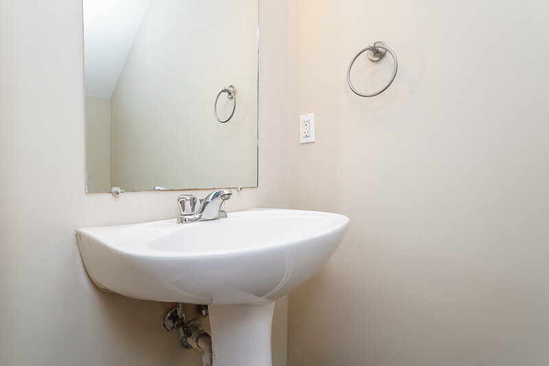2,430/Mo, 8043 Logan Dr La Vergne, TN 37086 Bathroom View 3