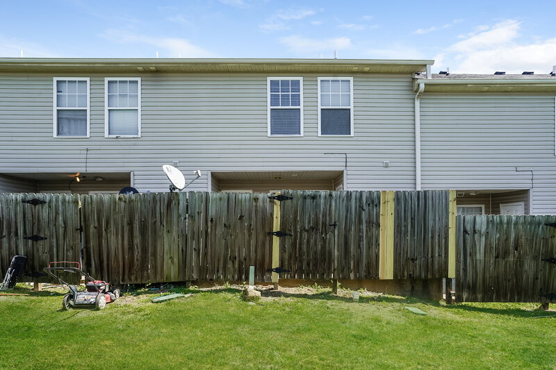 2,430/Mo, 8043 Logan Dr La Vergne, TN 37086 Rear View