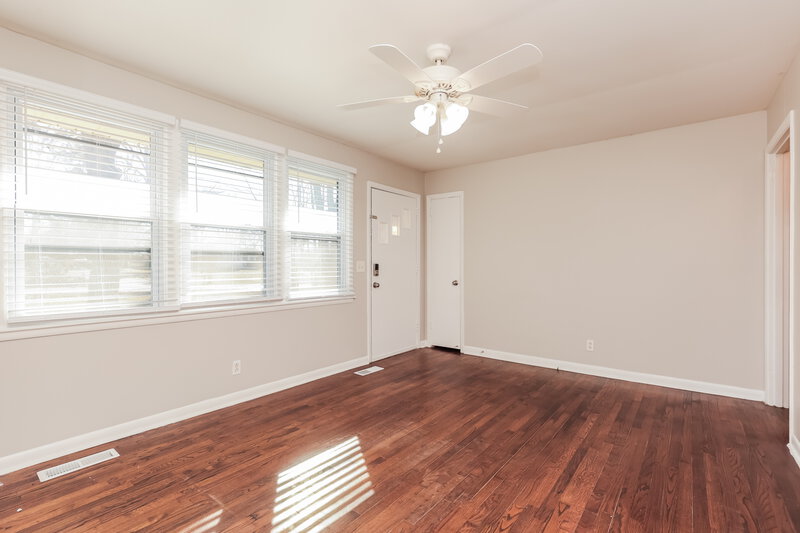 1,595/Mo, 307 Jean Dr La Vergne, TN 37086 Living Room View