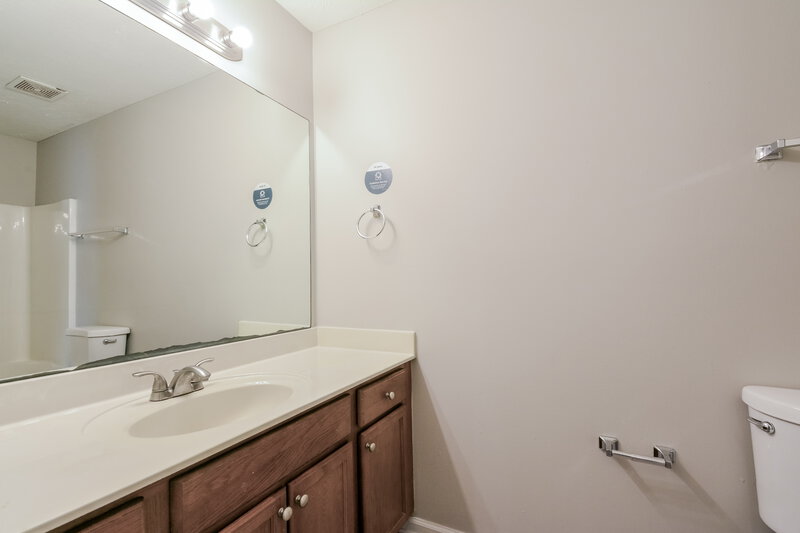 1,680/Mo, 283 Bill Stewart Blvd La Vergne, TN 37086 Bathroom View