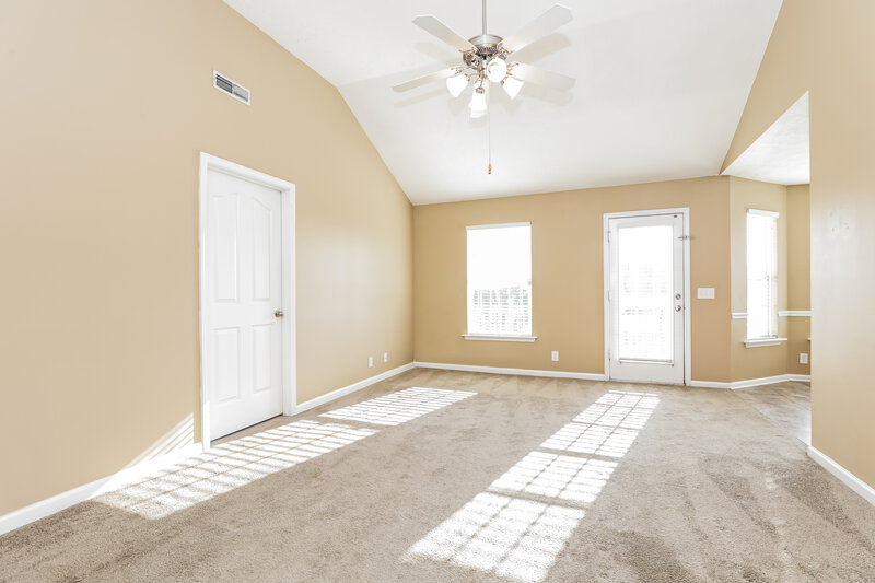 1,740/Mo, 1137 Phelissa Dr La Vergne, TN 37086 Living Room View