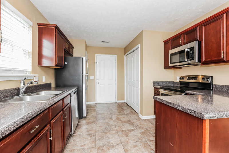 1,740/Mo, 1137 Phelissa Dr La Vergne, TN 37086 Kitchen View