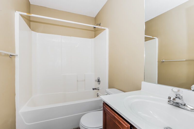 1,740/Mo, 1137 Phelissa Dr La Vergne, TN 37086 Bathroom View