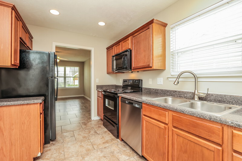 1,940/Mo, 174 Howard Woody Dr La Vergne, TN 37086 Kitchen View