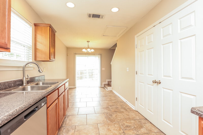 1,940/Mo, 174 Howard Woody Dr La Vergne, TN 37086 Kitchen View 3