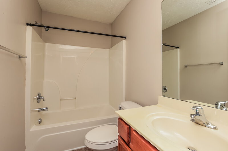 1,940/Mo, 174 Howard Woody Dr La Vergne, TN 37086 Bathroom View