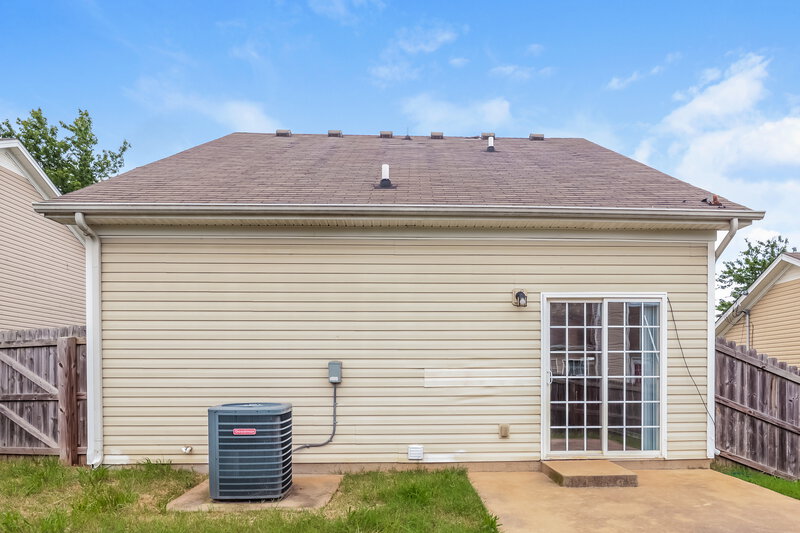 1,940/Mo, 174 Howard Woody Dr La Vergne, TN 37086 Rear View