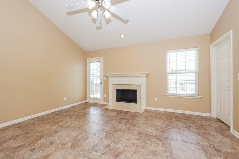 2,010/Mo, 305 Sarna Dr La Vergne, TN 37086 Living Room View 2