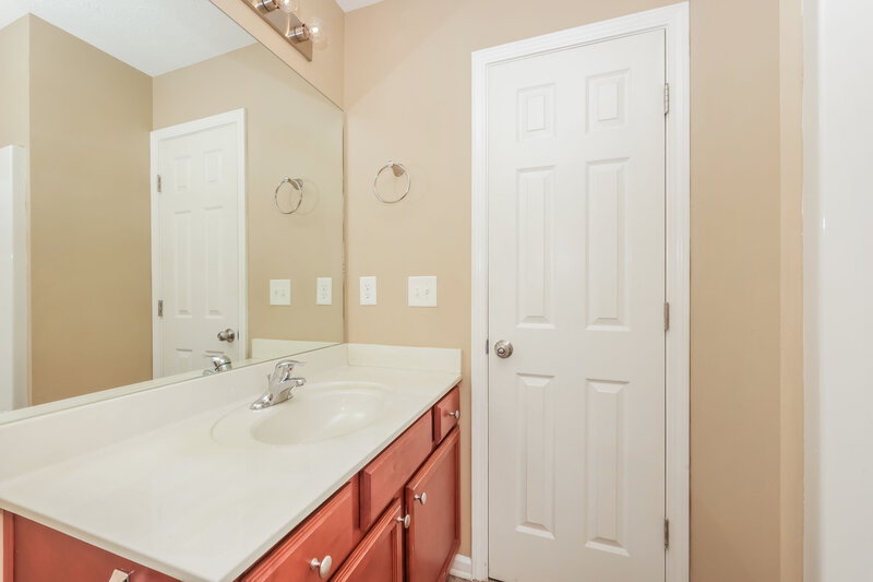 2,010/Mo, 305 Sarna Dr La Vergne, TN 37086 Bathroom View 2