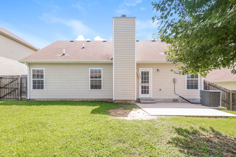 2,010/Mo, 305 Sarna Dr La Vergne, TN 37086 Rear View